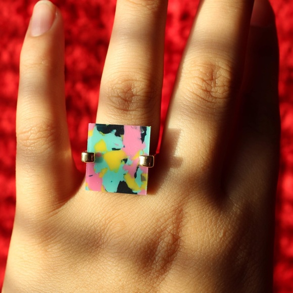 Gold Ring w/ Marble Resin Square - Picture 3 of 4